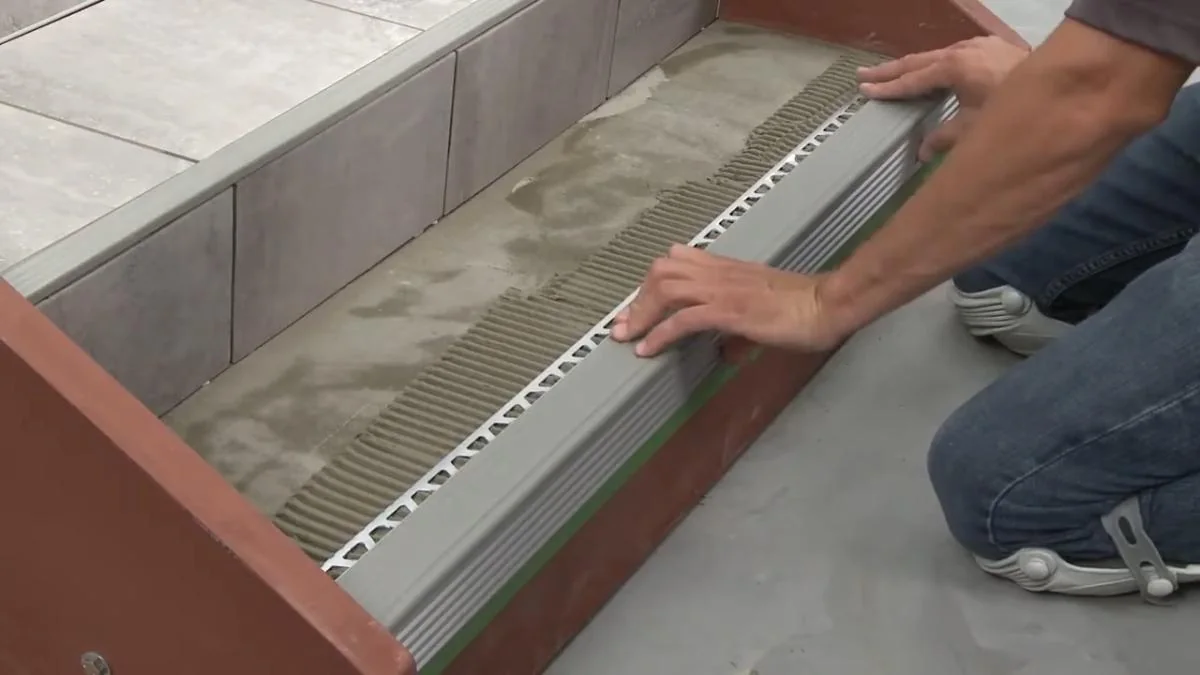 Embedding aluminum stair nosing in fresh concrete