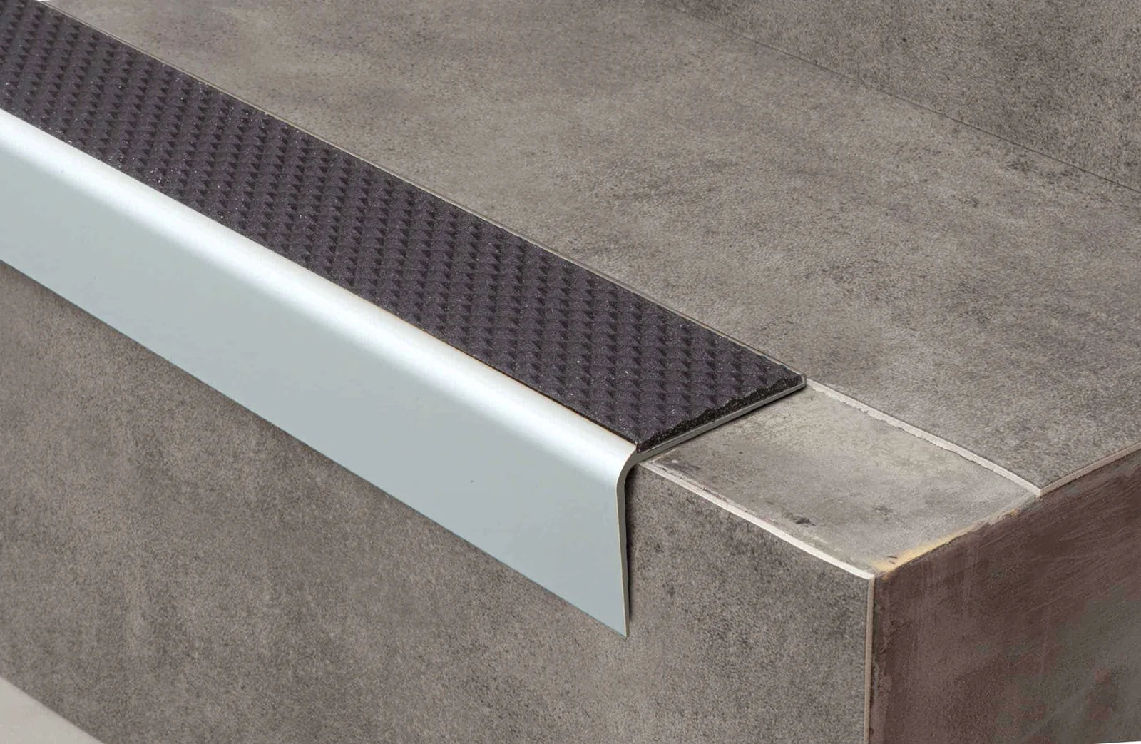 Metal stair nosing with a high-friction abrasive insert