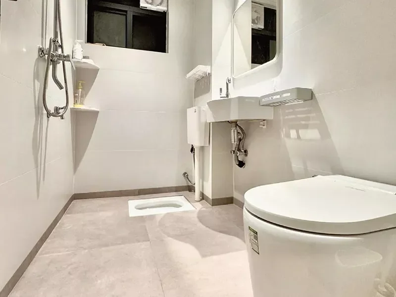 Moisture resistant skirting for bathrooms and kitchens