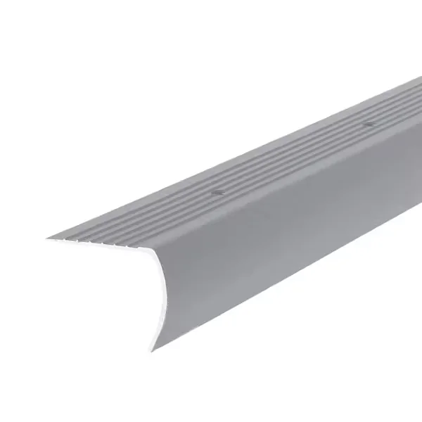 Bullnose or half-round metal stair edge nosing