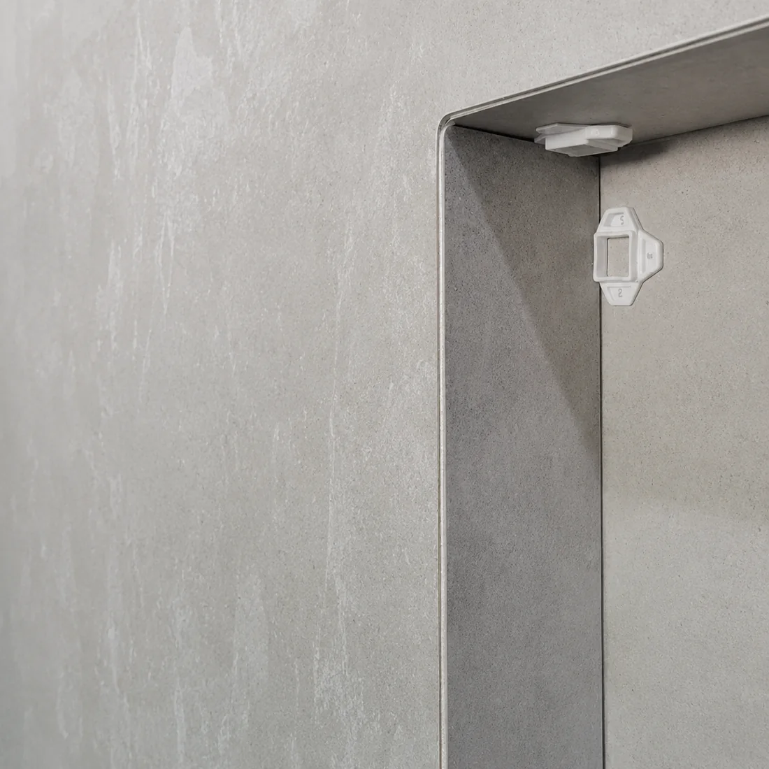 Finish tile edge by returning the tile into a recess