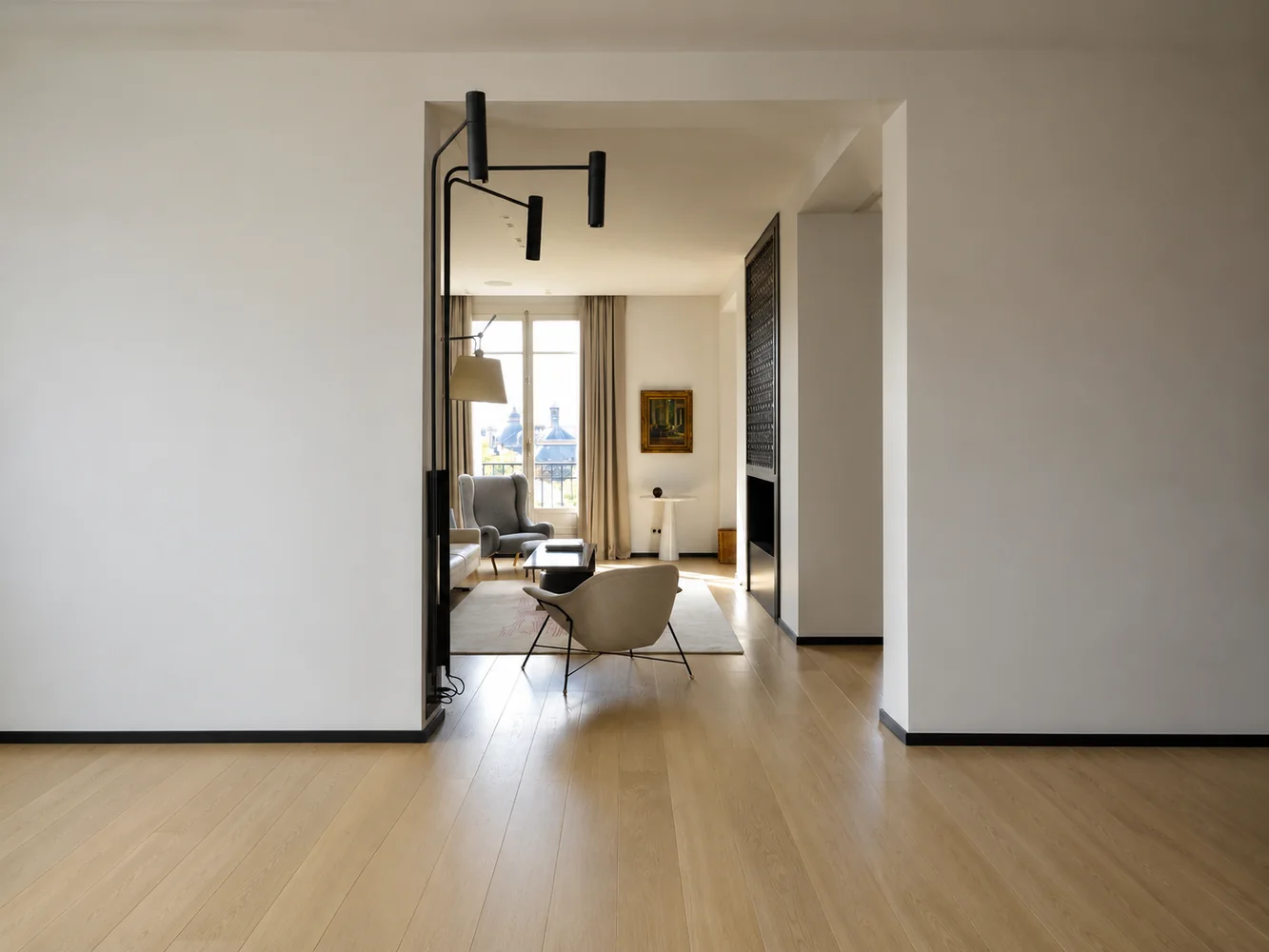 Contemporary skirting boards protecting a modern wall and floor junction