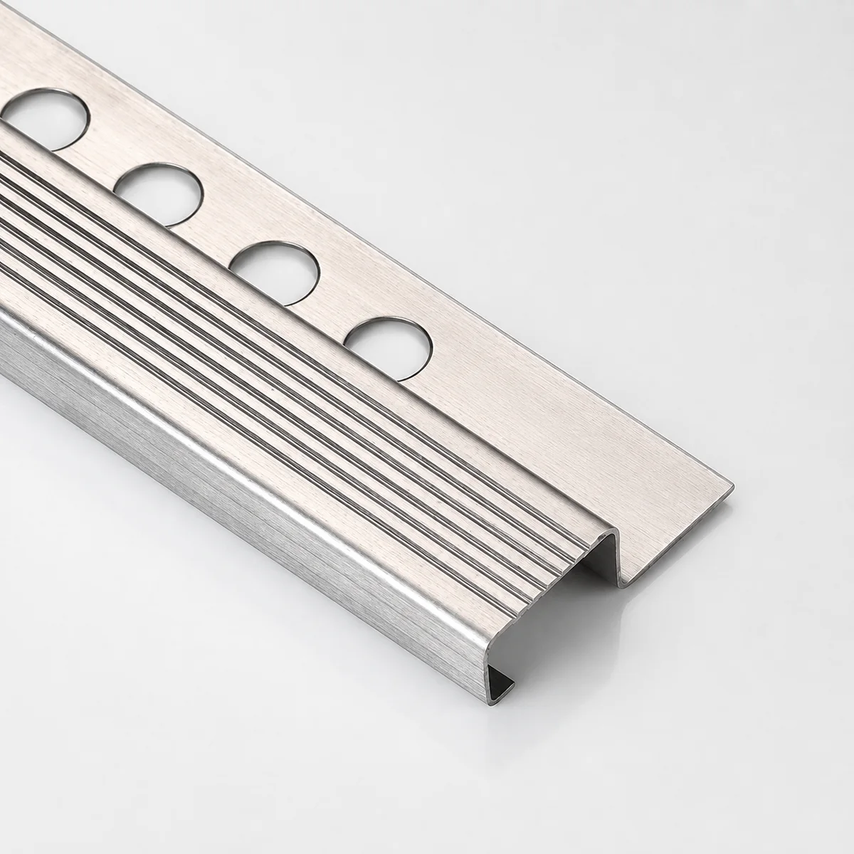 Square-edge metal stair nosing profile